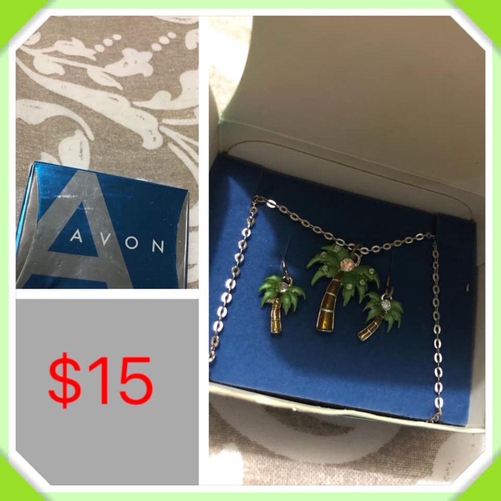 Avon palm tree necklace